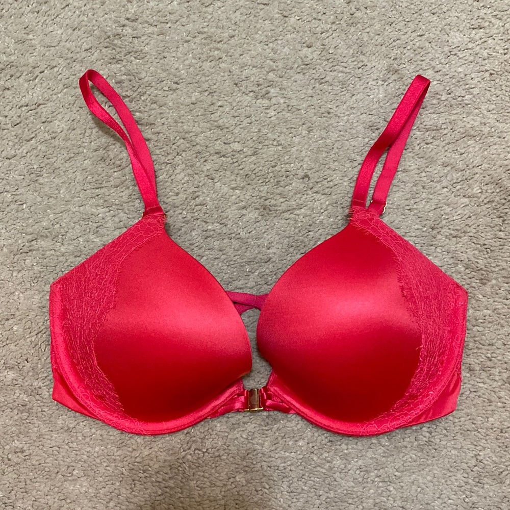 Victoria’s Secret Bombshell Push-up bra. Great condition. Size 32D. Red w/ lace.